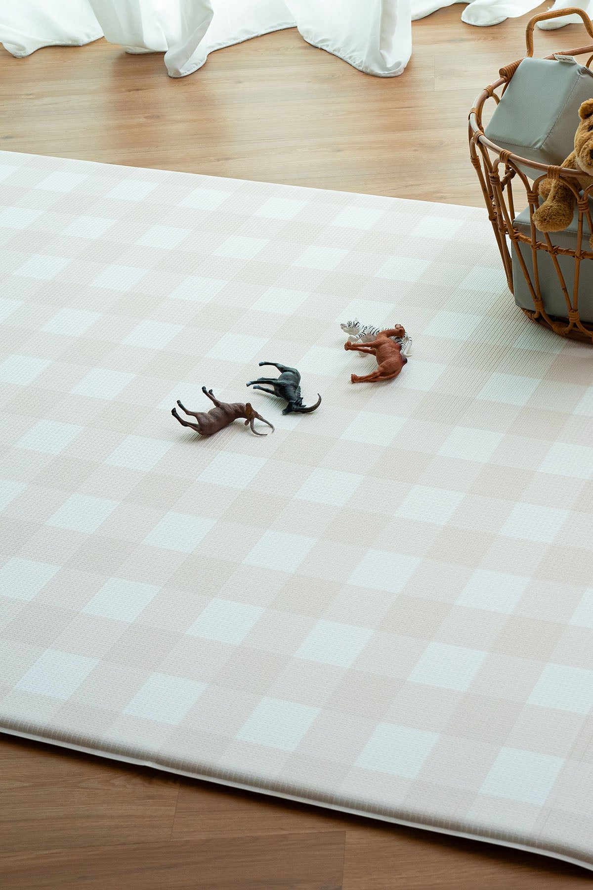 Gingham Large Latte & Playpen Pearl White Bundle