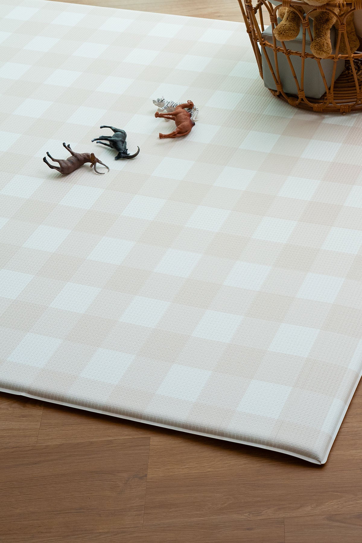 Gingham Large Latte & Playpen Pearl White Bundle